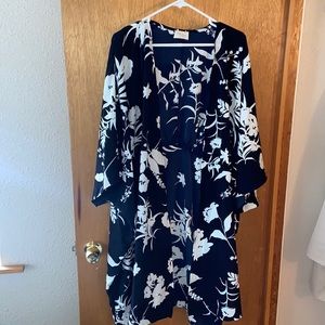 3X navy blue and white kimono